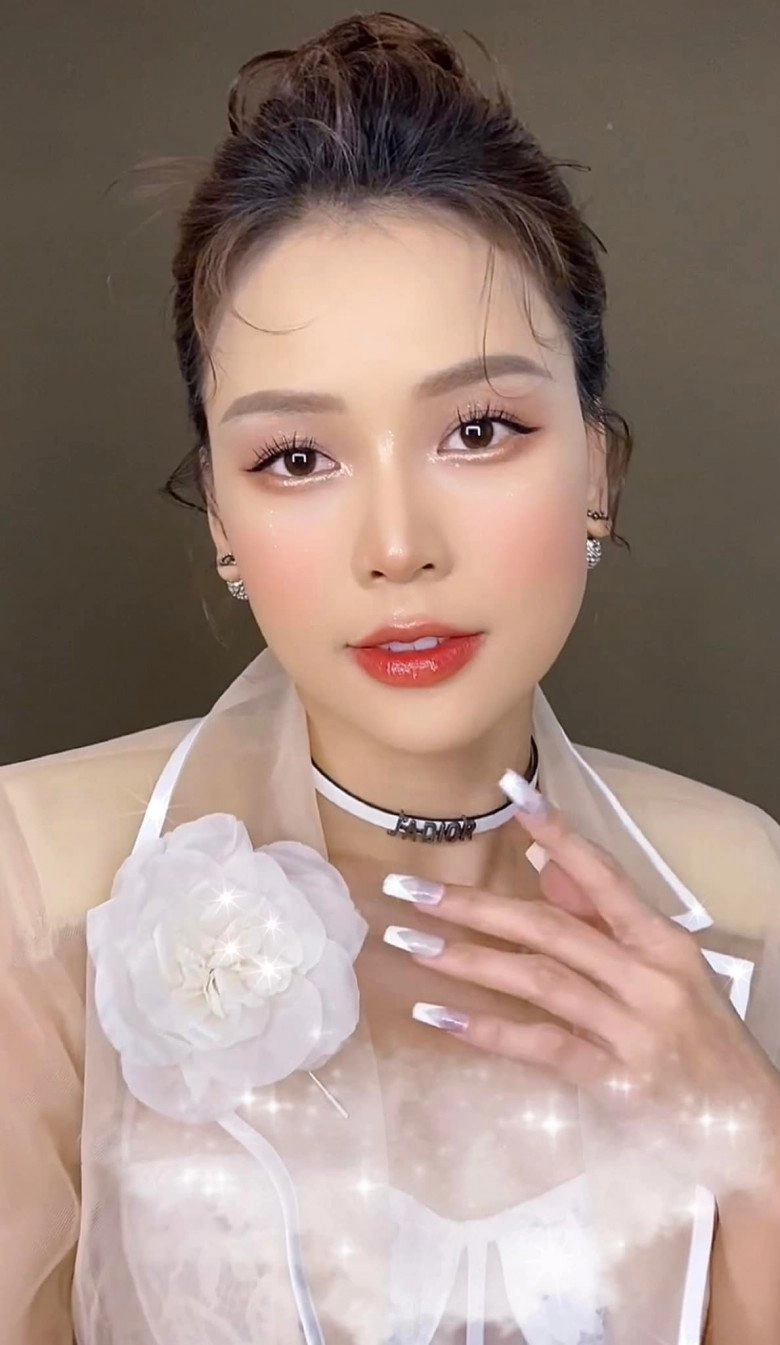 Valentine đánh mắt như bích phương và trương quỳnh anh mắt to chớp chớp quà về đầy tay - 1