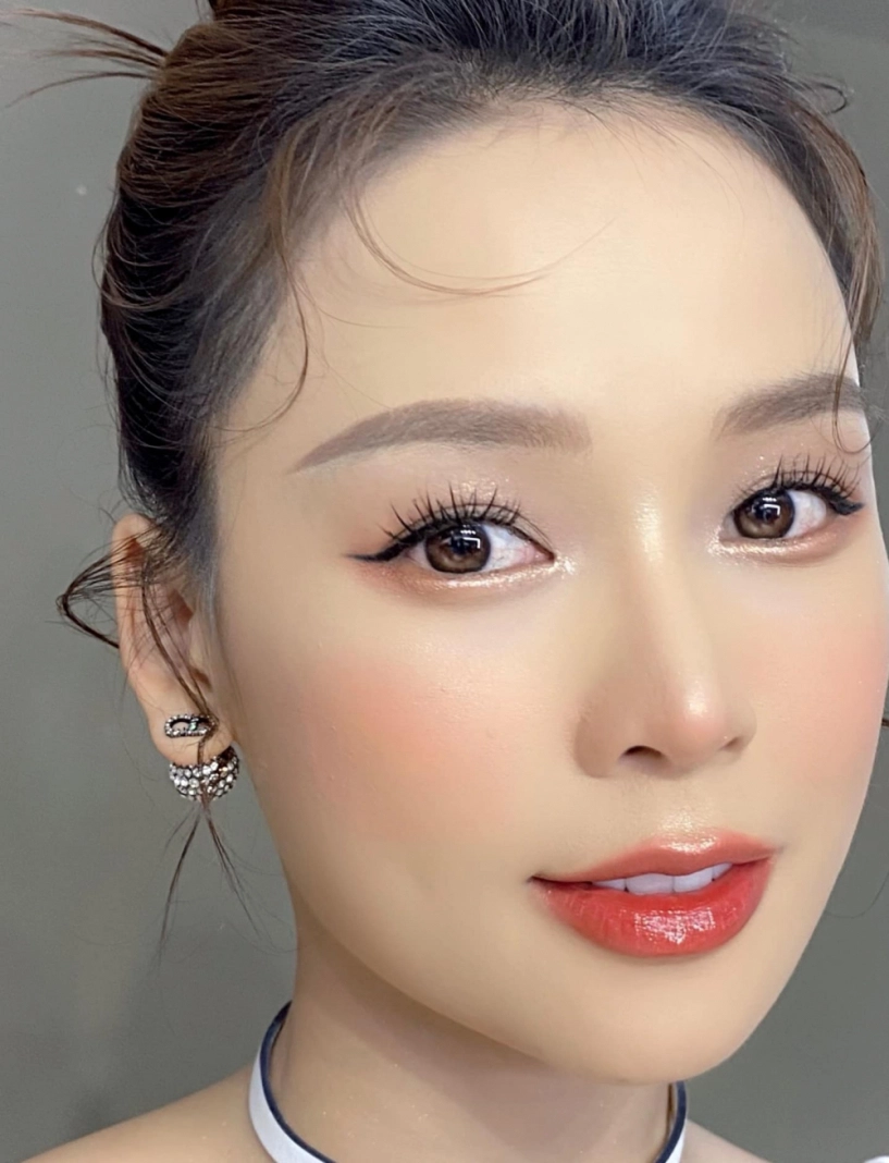 Valentine đánh mắt như bích phương và trương quỳnh anh mắt to chớp chớp quà về đầy tay - 2
