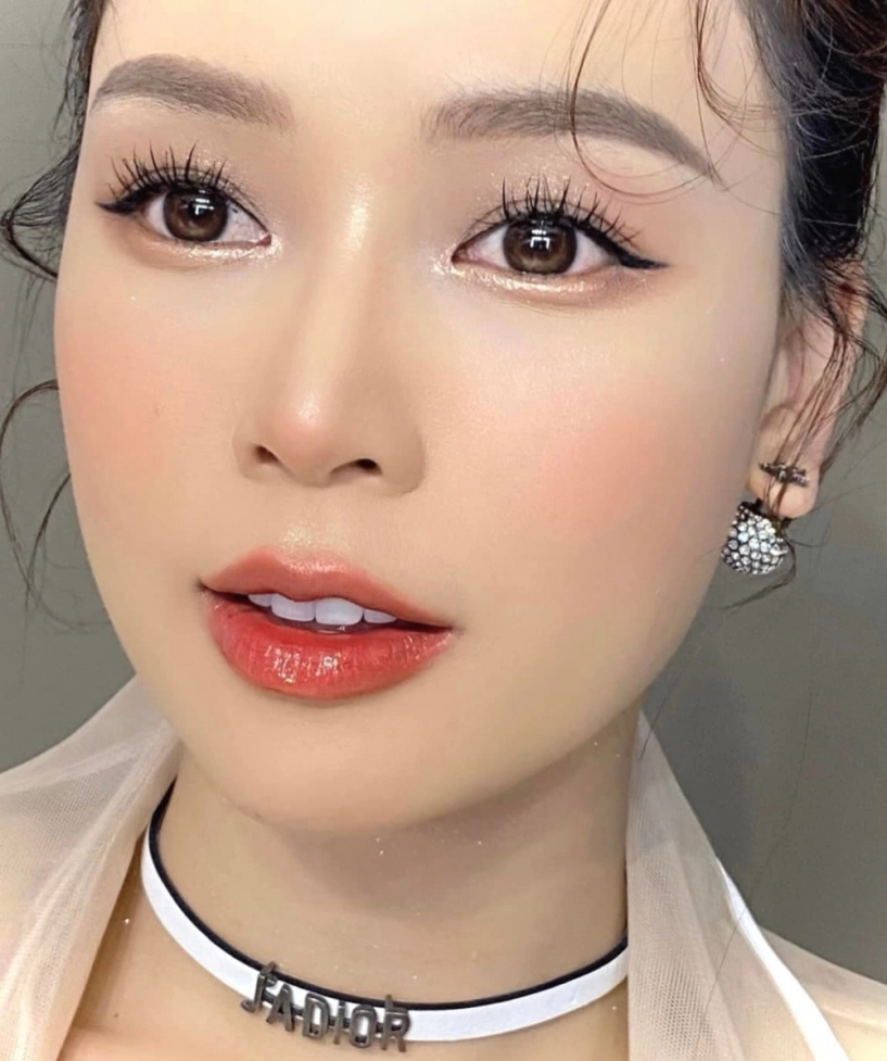 Valentine đánh mắt như bích phương và trương quỳnh anh mắt to chớp chớp quà về đầy tay - 3