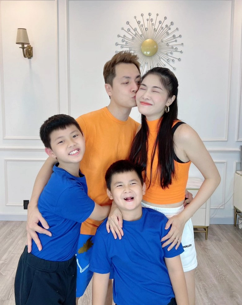 Vợ chồng đăng khôi - thuỷ anh hiếm hoi ăn mặc lạc quẻ - 1
