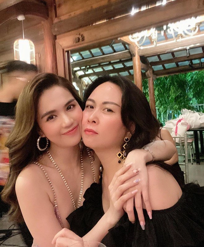 Ảnh chụp phượng chanel thời trẻ đẹp như mỹ nhân 2 con gái bên cạnh mới thực sự xuýt xoa - 4