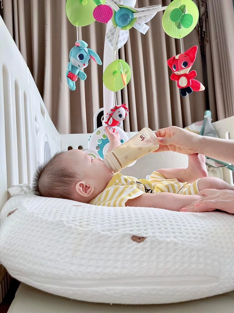 Bận rộn giao con cho bảo mẫu chăm bẵm bảo thy giờ phải cầu cứu các mẹ bỉm sữa - 4
