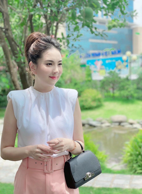 Bảo đồ màu trung tính nhàm chán cứ nhìn phong cách của btv sành điệu nhất nhì vtv mai ngọc - 4