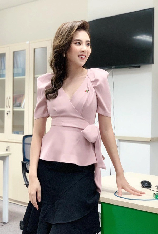 Bảo đồ màu trung tính nhàm chán cứ nhìn phong cách của btv sành điệu nhất nhì vtv mai ngọc - 16