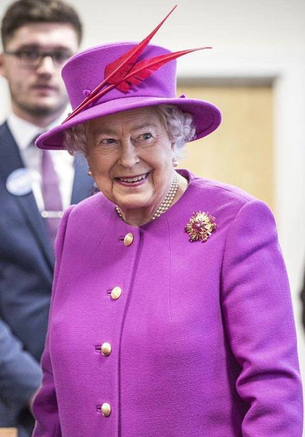 Choáng với bộ sưu tập vương miện và trang sức xa hoa của nữ hoàng elizabeth ii - 11