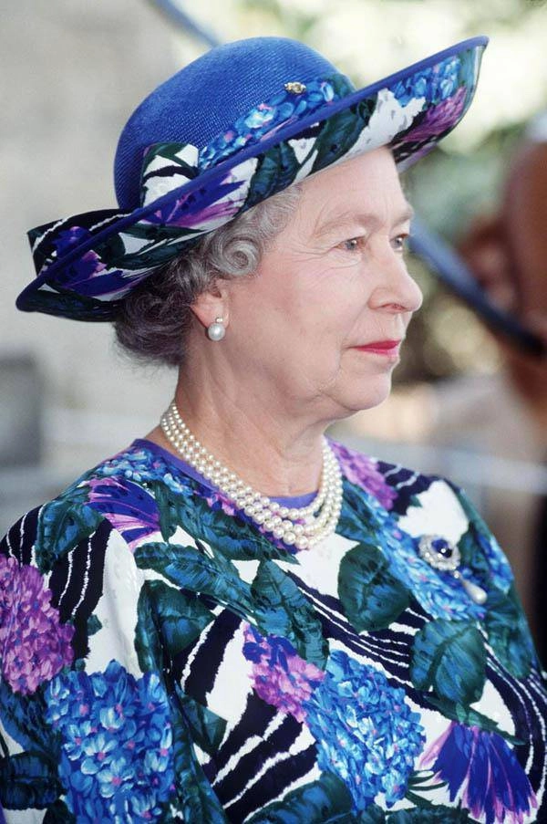 Choáng với bộ sưu tập vương miện và trang sức xa hoa của nữ hoàng elizabeth ii - 15