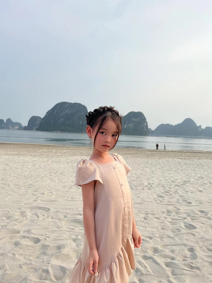 Chưa cưới hoa hậu ngọc hân và bạn trai làm ở bộ ngoại giao đã có con nuôi xinh là mẫu nhí - 2