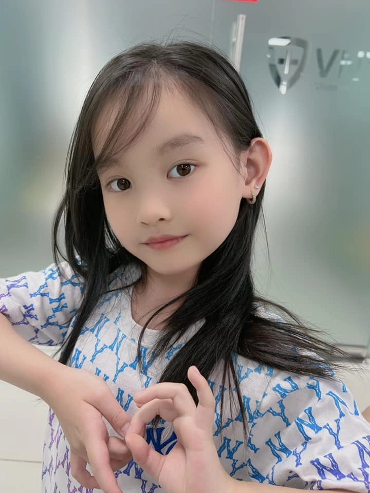 Chưa cưới hoa hậu ngọc hân và bạn trai làm ở bộ ngoại giao đã có con nuôi xinh là mẫu nhí - 8