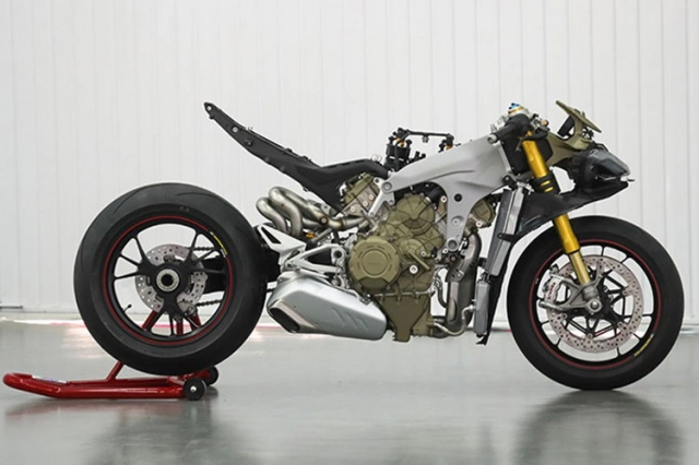 Ducati panigale v4 r được trang bị dành cho lực lượng cảnh sát abu dhabi - 7