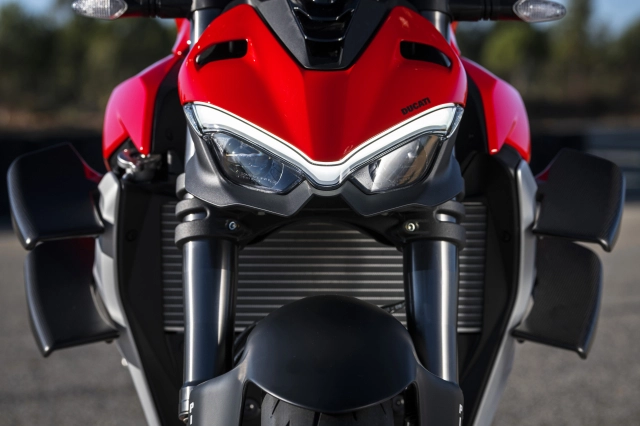 Ducati việt nam chính thức mở bán streertfighter v2 với mức giá cạnh tranh - 3