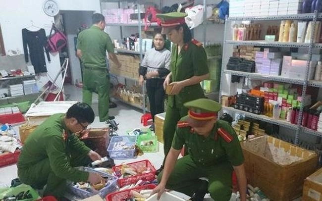Giữa ma trận kem chống nắng và hàng nhái tín đồ làm đẹp cần gì để không mua nhầm - 2