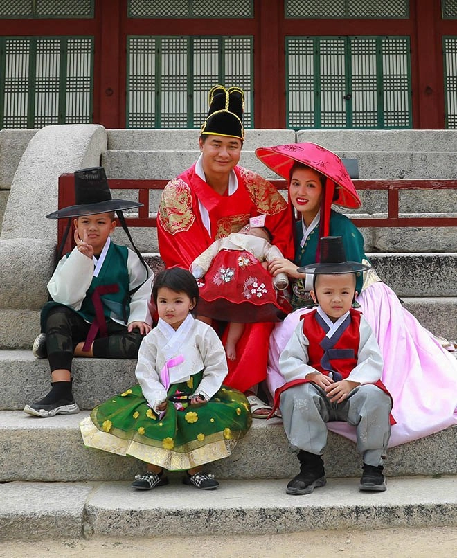 Hoa hậu vũng tàu và bạn trai cứ đụng đầu giường là đẻ giờ 6 con cạo đầu về quê - 5