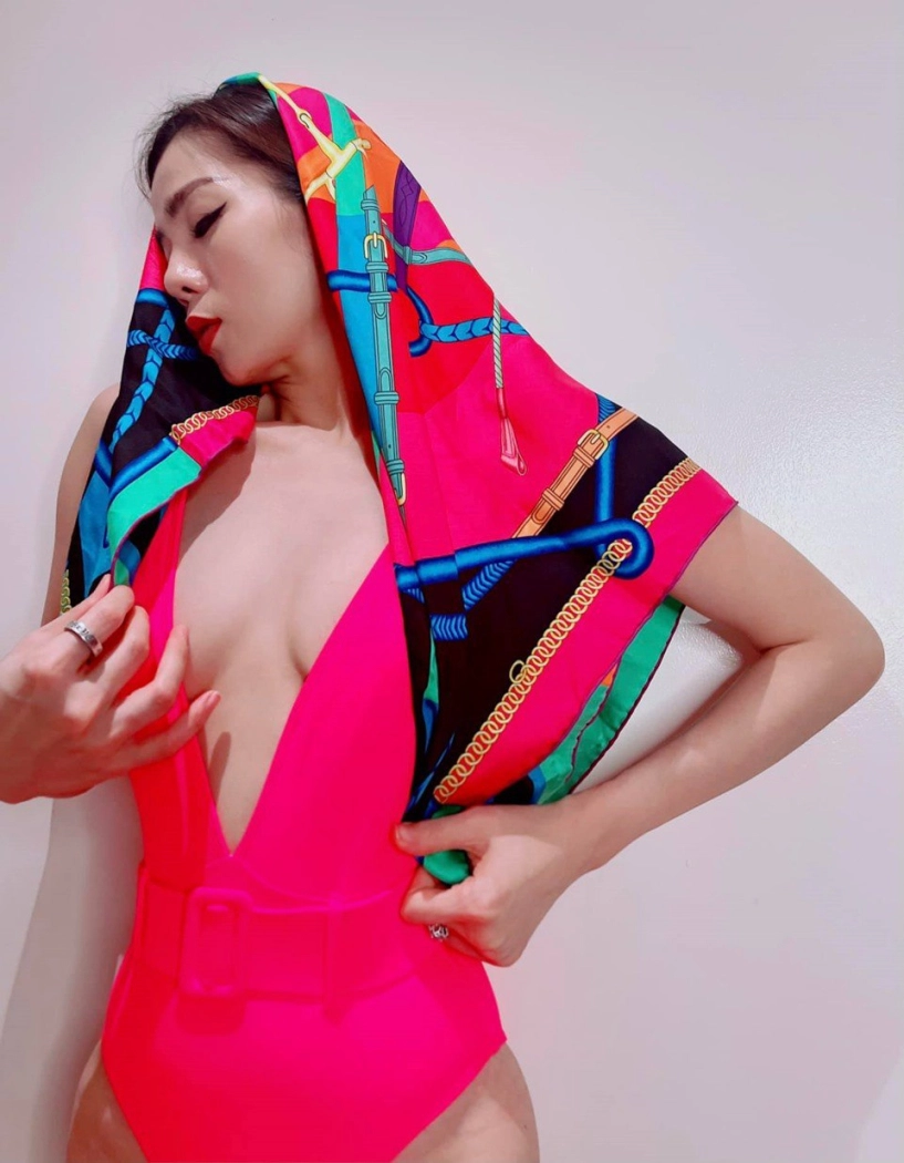 Lệ quyên khoe kim cương lấp lánh cũng chưa hot bằng set đồ tập ôm sát hình thể - 13