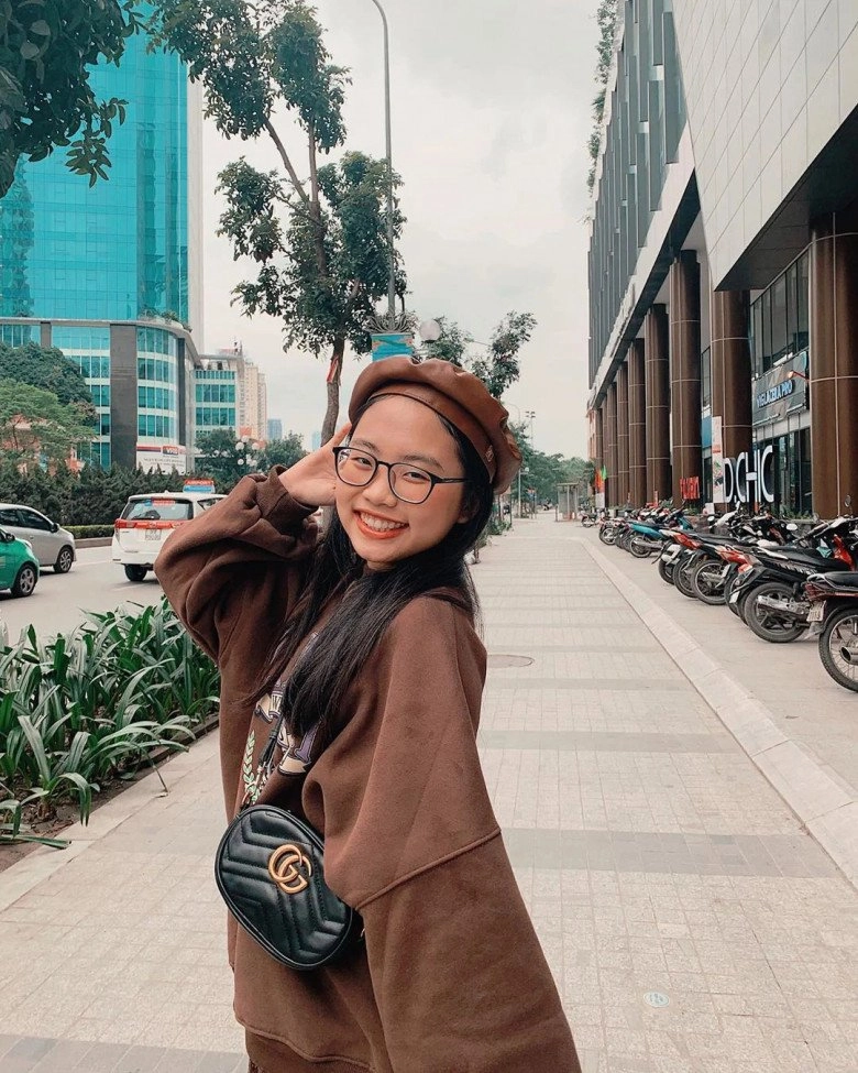 Lên đại học phương mỹ chi sắm cao gót đắt đỏ đụng hàng hội yêu nữ hàng hiệu vbiz - 2