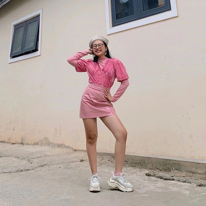 Lên đại học phương mỹ chi sắm cao gót đắt đỏ đụng hàng hội yêu nữ hàng hiệu vbiz - 3