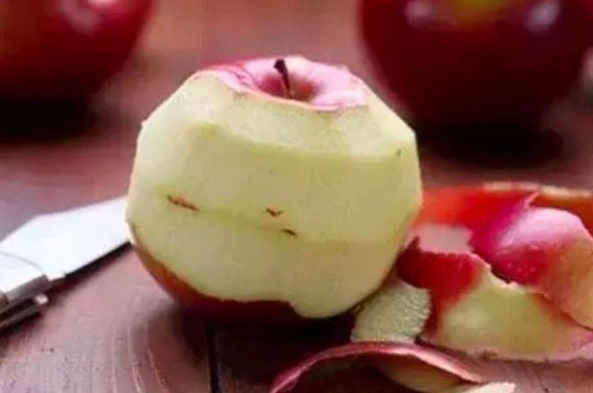 Mang vỏ táo đi ngâm nước lão nông ngỡ ngàng khi tác dụng tốt hơn phân bón hoa nở to - 1