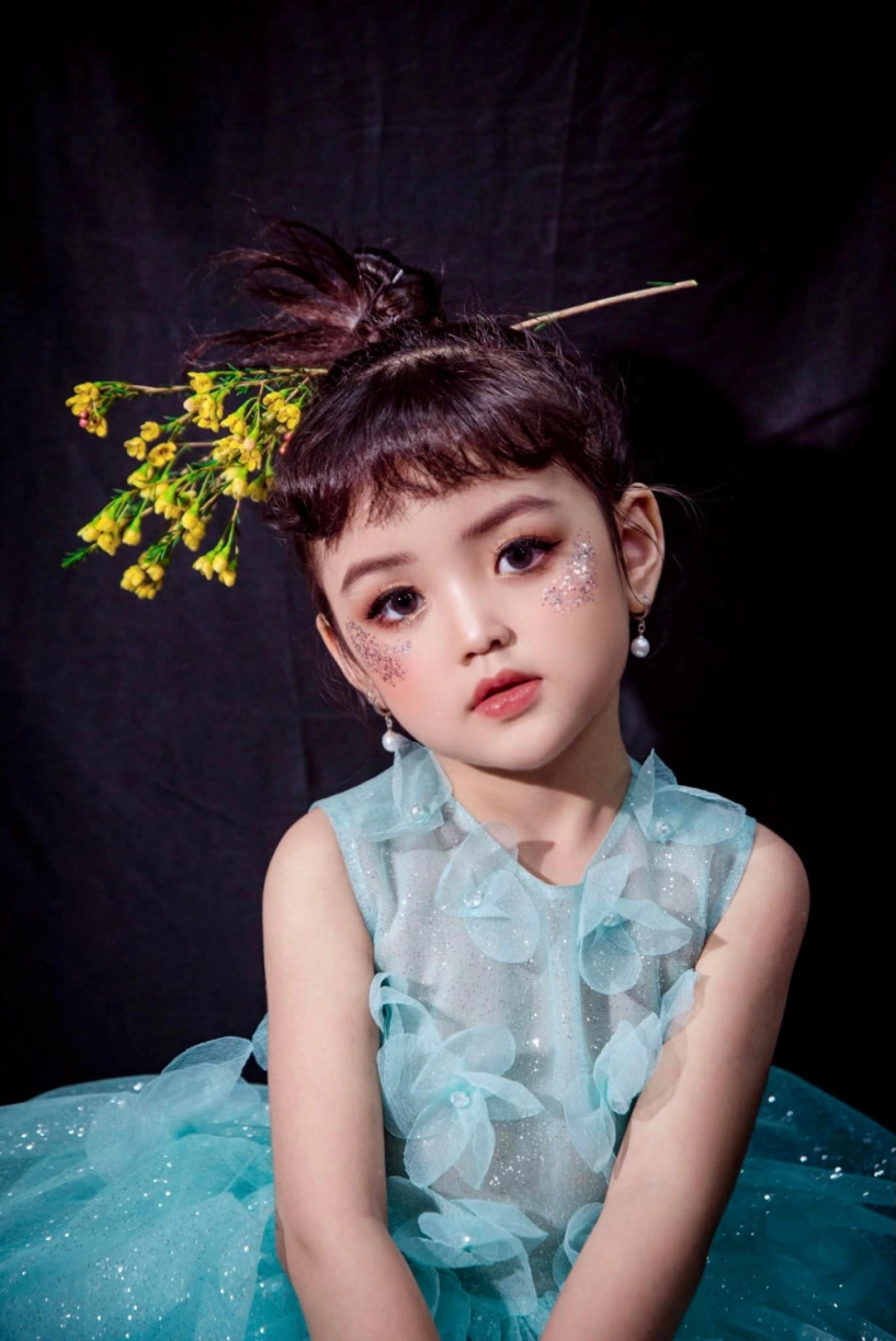 Mẫu nhí 4 tuổi thu nhập 30-50 triệutháng mẹ bé lên tiếng khi cđm e ngại make-up hư da - 13