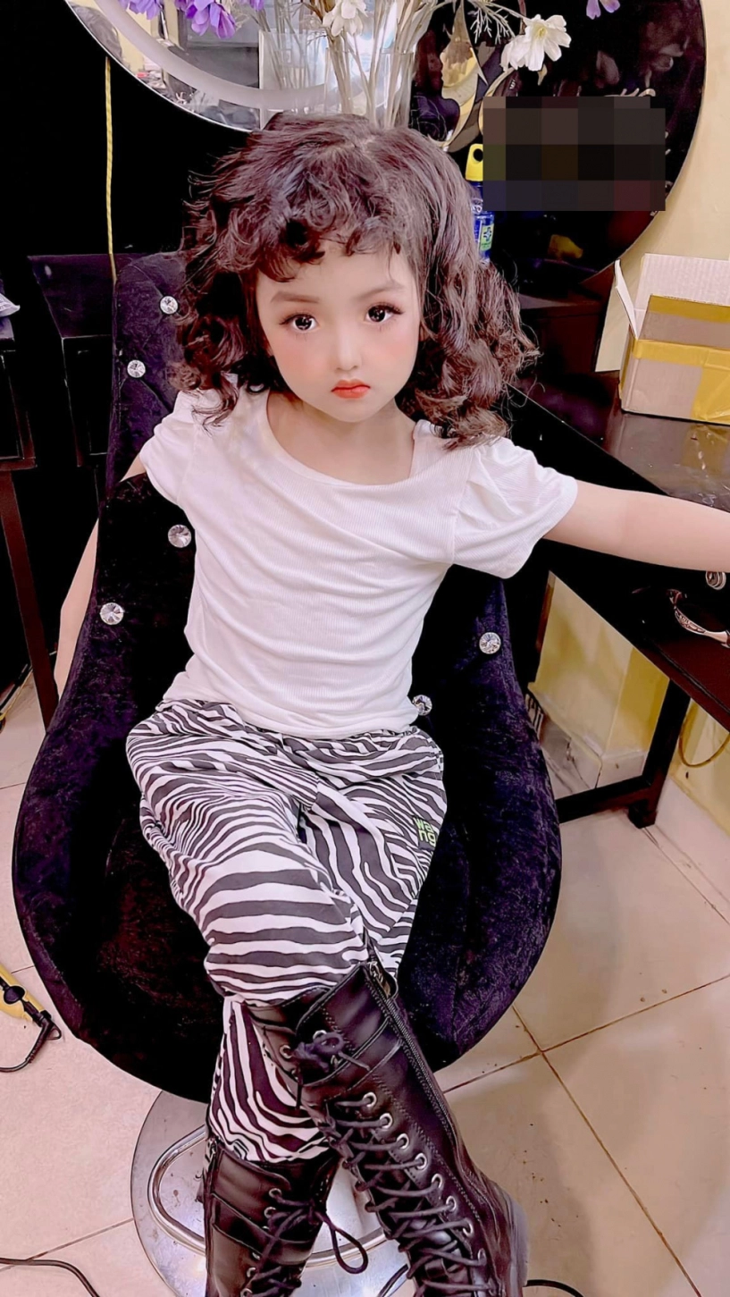 Mẫu nhí 4 tuổi thu nhập 30-50 triệutháng mẹ bé lên tiếng khi cđm e ngại make-up hư da - 18
