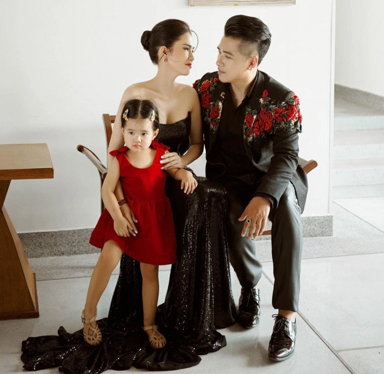 Mẫu nữ 40 tuổi vượt mặt ngọc trinh lấy chồng kém tuổi được con gái xinh đi xe 2 tỷ - 16