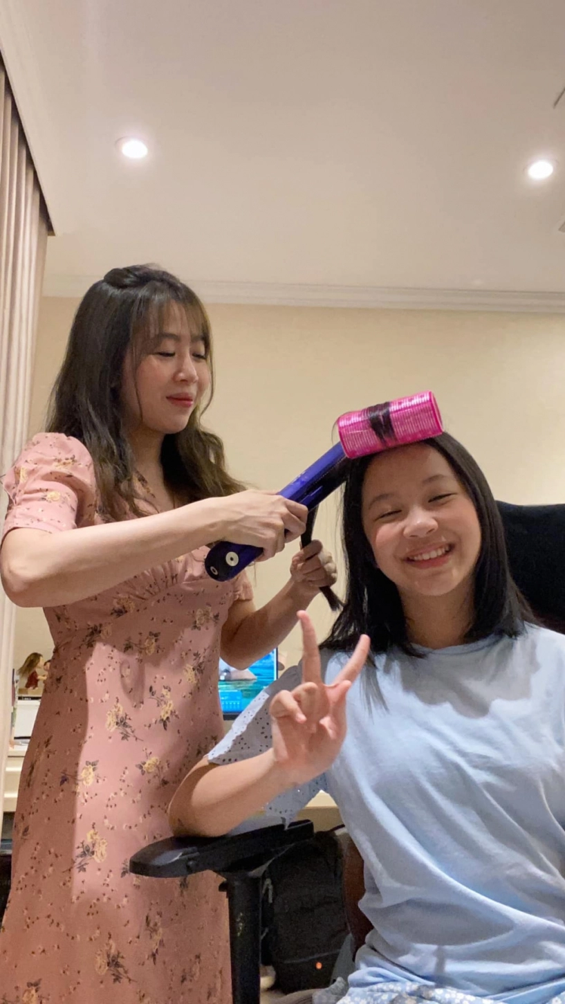 Mc diệp chi vtv ủng hộ quỹ vắc-xin 50 triệu kín tiếng đời tư nhưng có con gái giỏi xinh - 6