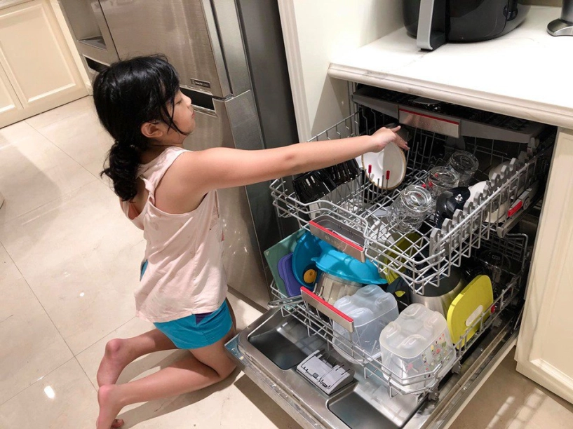 Mc diệp chi vtv ủng hộ quỹ vắc-xin 50 triệu kín tiếng đời tư nhưng có con gái giỏi xinh - 10