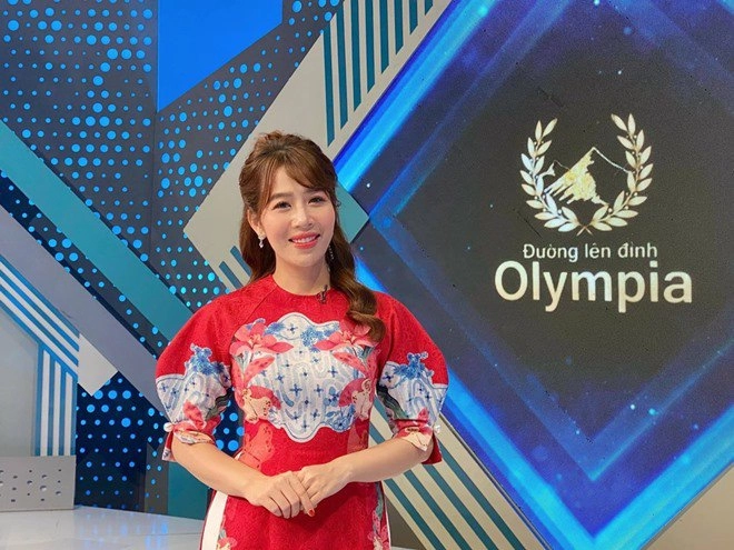 Mc diệp chi vtv ủng hộ quỹ vắc-xin 50 triệu kín tiếng đời tư nhưng có con gái giỏi xinh - 13