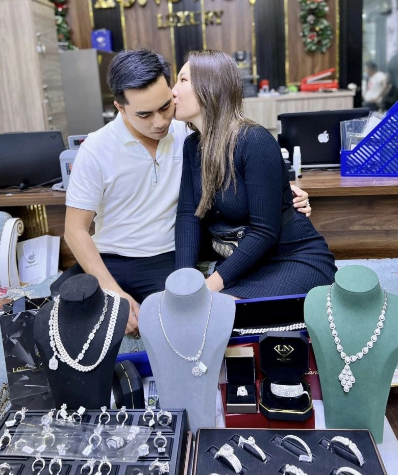 Nữ ceo giả danh gái quê toàn chi tiền tỷ mua sắm hàng hiệu kim cương - 6