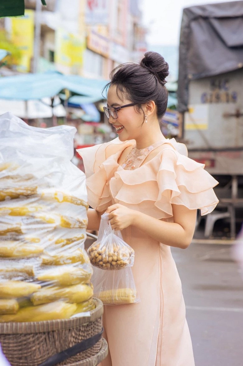 Phương mỹ chi mặc áo dài đi chợ so với đàn chị tăng thanh hà long lanh không thua kém - 8