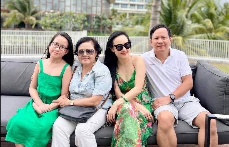 Rời thời sự 19h btv hoài anh hiếm hoi khoe gia đình con gái xinh giống mẹ hút ánh nhìn - 1