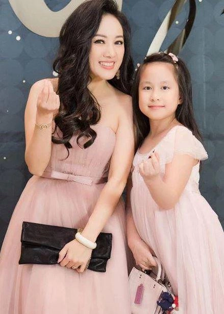 Rời thời sự 19h btv hoài anh hiếm hoi khoe gia đình con gái xinh giống mẹ hút ánh nhìn - 5