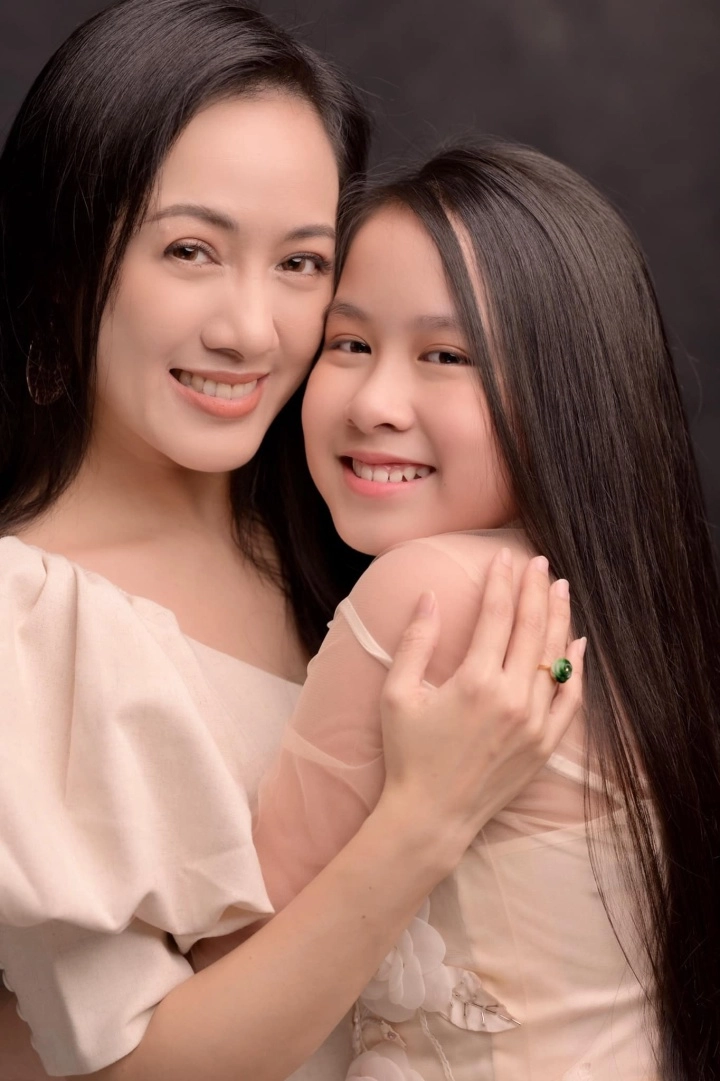 Rời thời sự 19h btv hoài anh hiếm hoi khoe gia đình con gái xinh giống mẹ hút ánh nhìn - 6