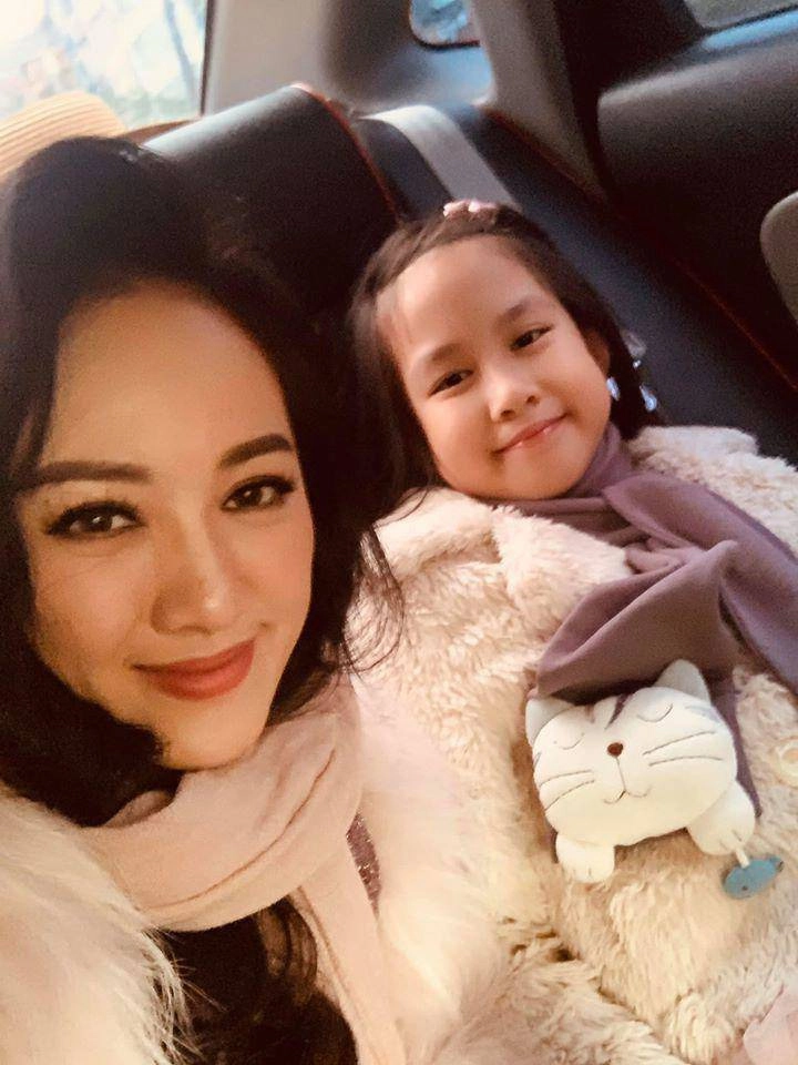 Rời thời sự 19h btv hoài anh hiếm hoi khoe gia đình con gái xinh giống mẹ hút ánh nhìn - 9