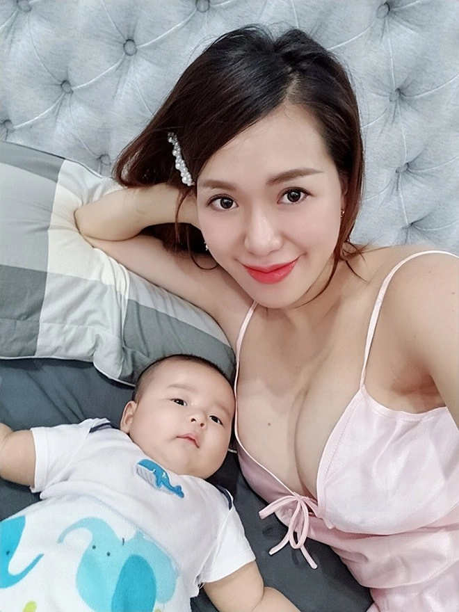 Sinhcon 5 thángmỹ nữ việt quá nóng bỏng liềnđược gạ đi khách doanh nhân bđs 10000 usdđêm - 10