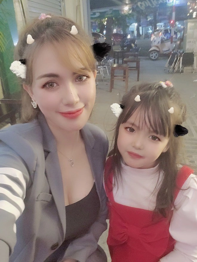 Sinhcon 5 thángmỹ nữ việt quá nóng bỏng liềnđược gạ đi khách doanh nhân bđs 10000 usdđêm - 12