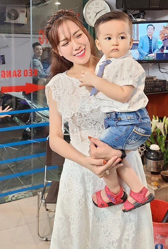 Sinhcon 5 thángmỹ nữ việt quá nóng bỏng liềnđược gạ đi khách doanh nhân bđs 10000 usdđêm - 13