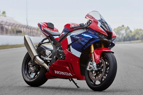 So sánh 4 mẫu superbike 1000cc 2019 ai sẽ xứng đáng là king of sport thế hệ mới - 3