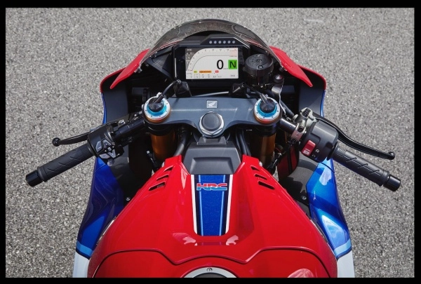 So sánh 4 mẫu superbike 1000cc 2019 ai sẽ xứng đáng là king of sport thế hệ mới - 5