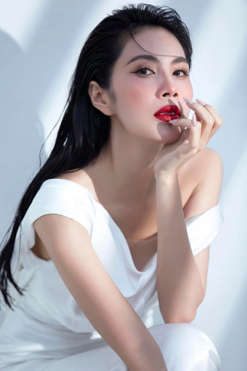 Thuỷ tiên hậu drama sao kê bận làm đẹp gương mặt khác chút đỉnh nhan sắc thăng hạng - 4