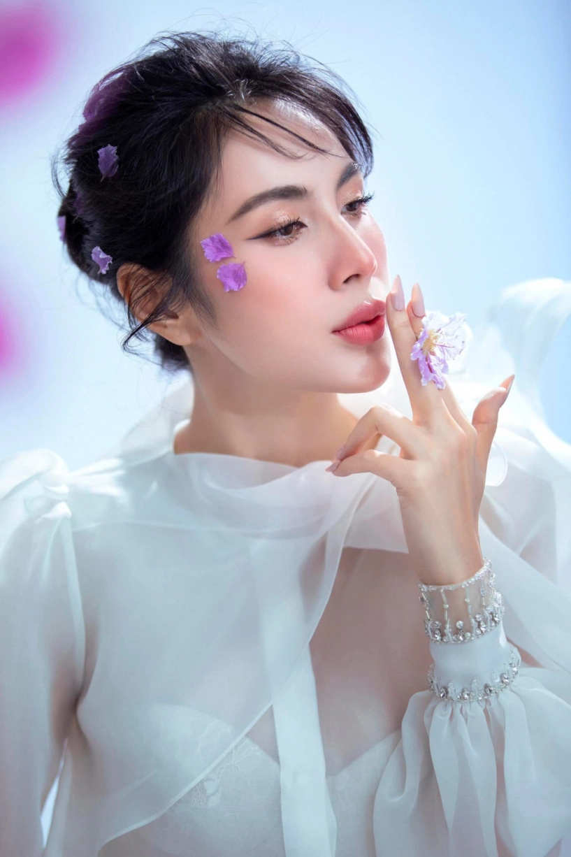 Thuỷ tiên hậu drama sao kê bận làm đẹp gương mặt khác chút đỉnh nhan sắc thăng hạng - 6