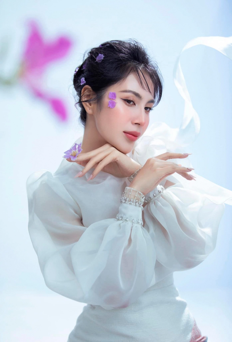 Thuỷ tiên hậu drama sao kê bận làm đẹp gương mặt khác chút đỉnh nhan sắc thăng hạng - 8