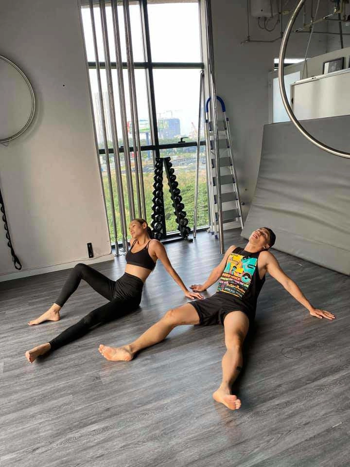 Từng bị ghẹo là người chuyển giới á hậu cao 1m84 giờ táo bạo khoe dáng eo ót ngực đầy - 12