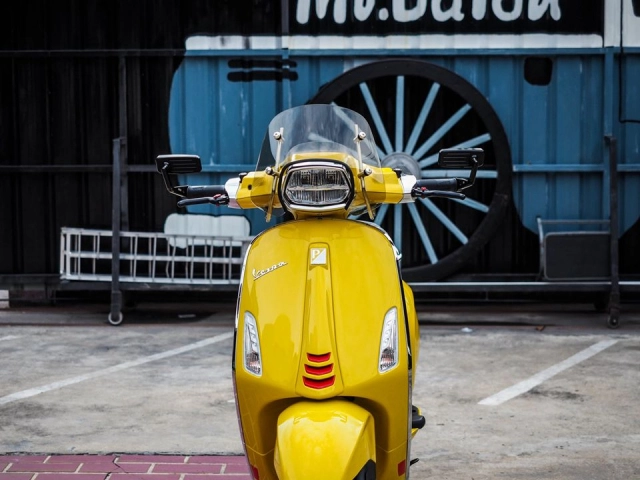 Vespa sprint độ với thân vàng mâm tím đầy mới lạ - 5