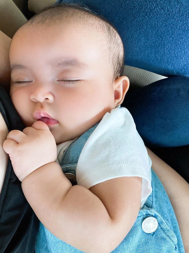 Võ hạ trâm chỉ nuôi bằng khoai rau con gái lai ấn vẫn ngày càng bụ như khúc giò - 4