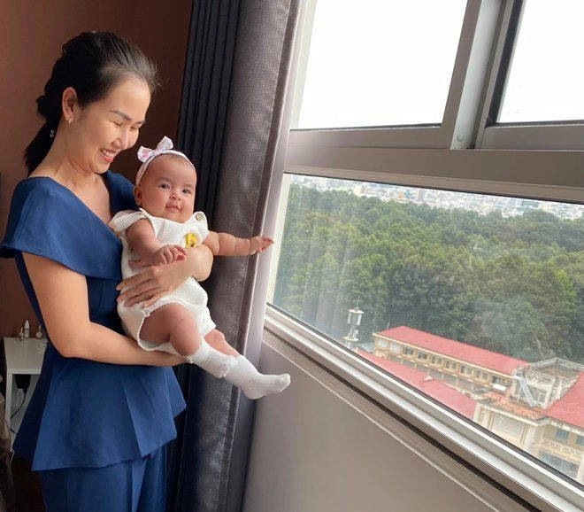 Võ hạ trâm chỉ nuôi bằng khoai rau con gái lai ấn vẫn ngày càng bụ như khúc giò - 8