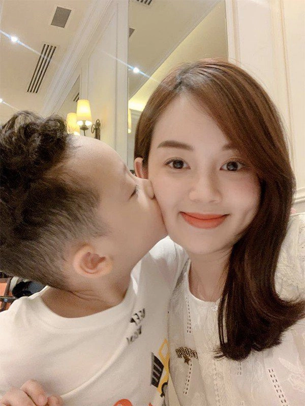 Xưa bụng mang dạ chửa 4 tháng 39kg ly kute giờ làm mẹ đơn thân sang chảnh hạnh phúc - 3