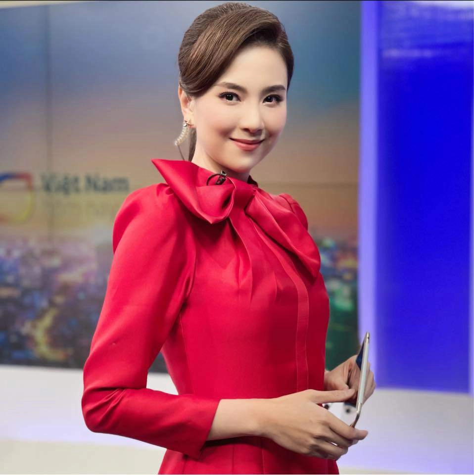10 năm làm mc vtv mai ngọc lần đầu tiên phá lệ áo quần lên sóng liền bị cà khịa - 11