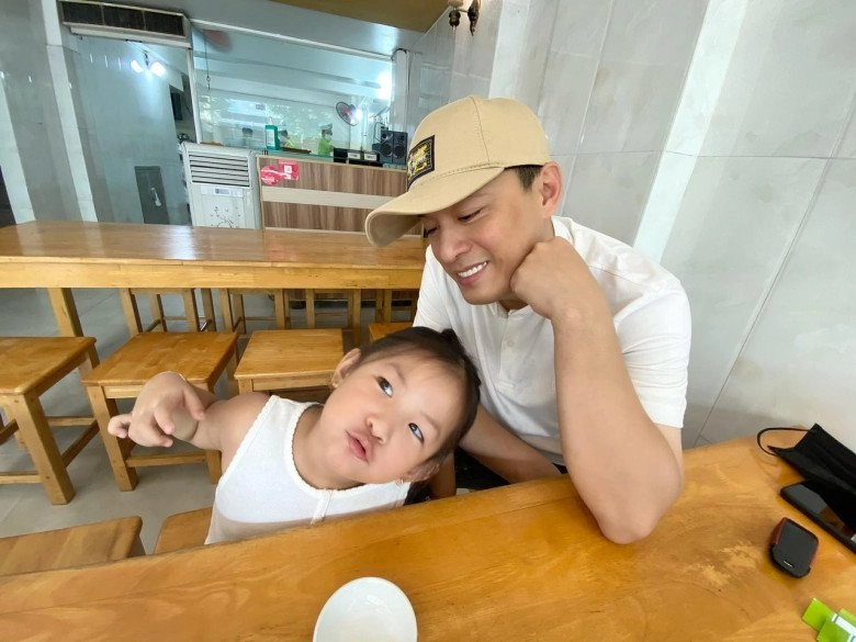 2 con của lam trường con trai 16 tuổi cao vượt mẹ con gái xinh như công chúa cả hai đều giống bố - 7