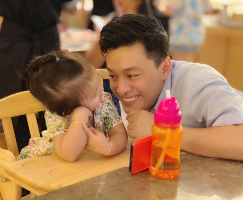 2 con của lam trường con trai 16 tuổi cao vượt mẹ con gái xinh như công chúa cả hai đều giống bố - 8