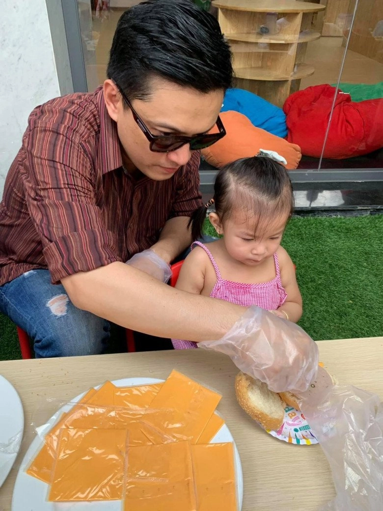 2 con của lam trường con trai 16 tuổi cao vượt mẹ con gái xinh như công chúa cả hai đều giống bố - 9