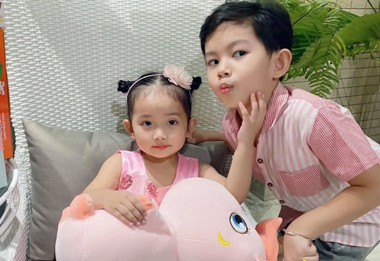 2 con được khen giống phan hiển y đúc khánh thi tức tối mợ chảnh giống chị thi mà - 14